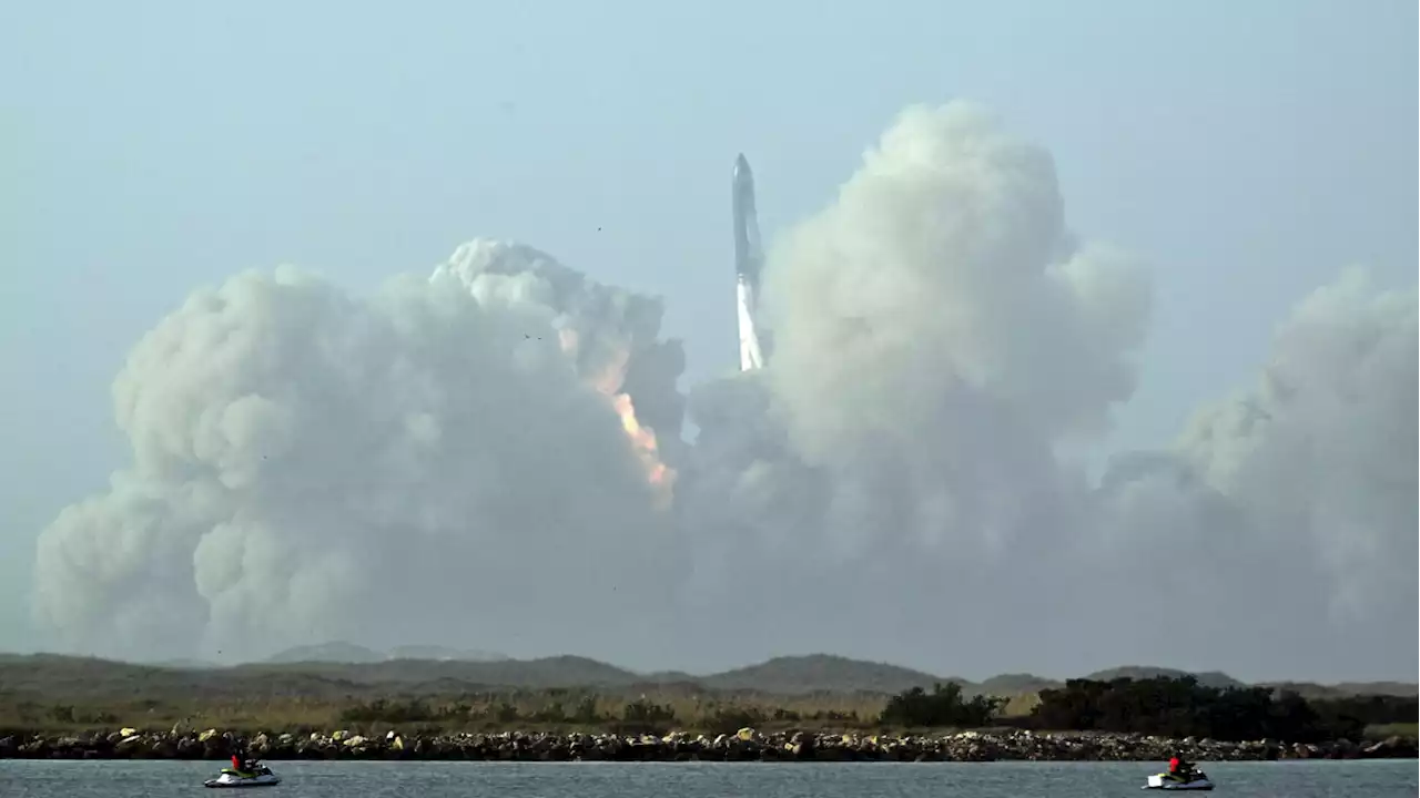 Musk’s Massive Rocket Launch Blasts Texas City With Dust