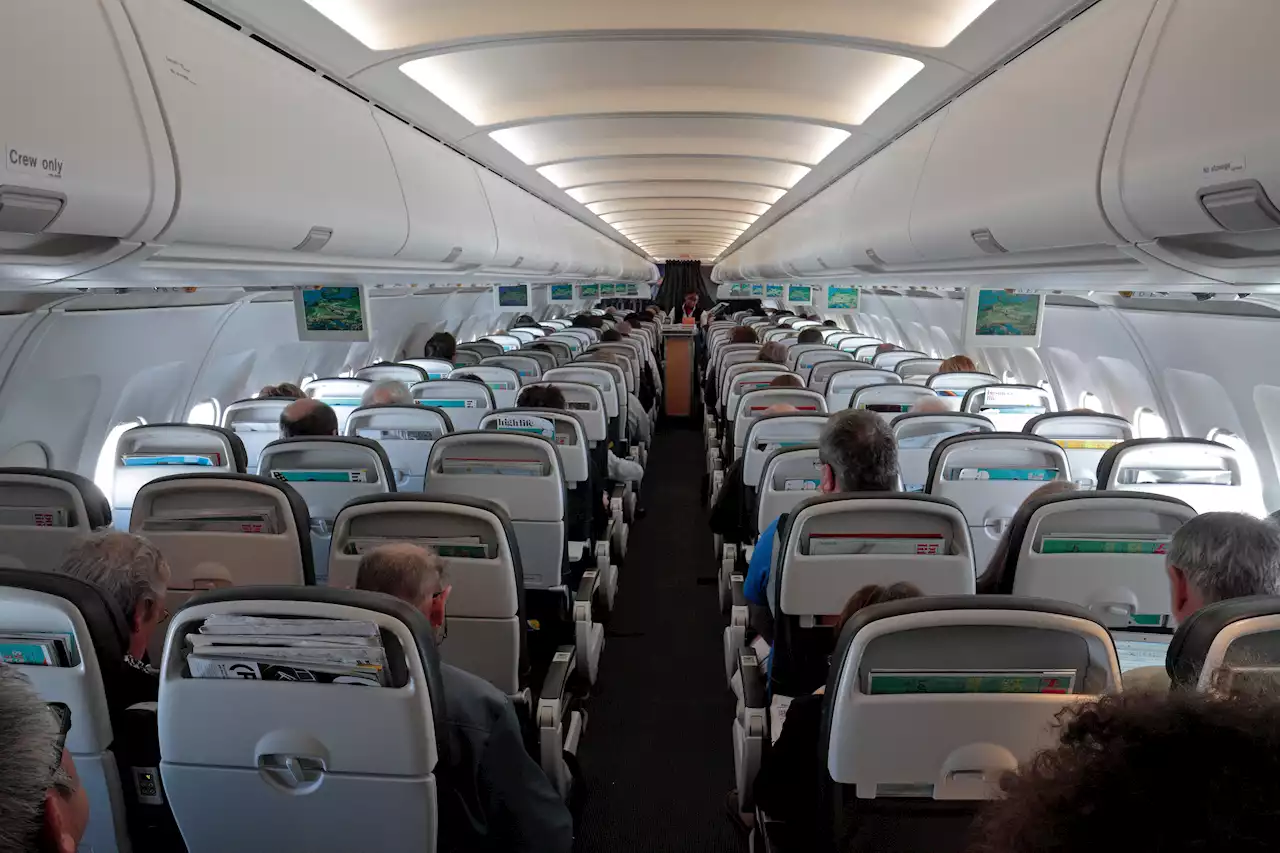 Why you should always sit on the left side of the plane