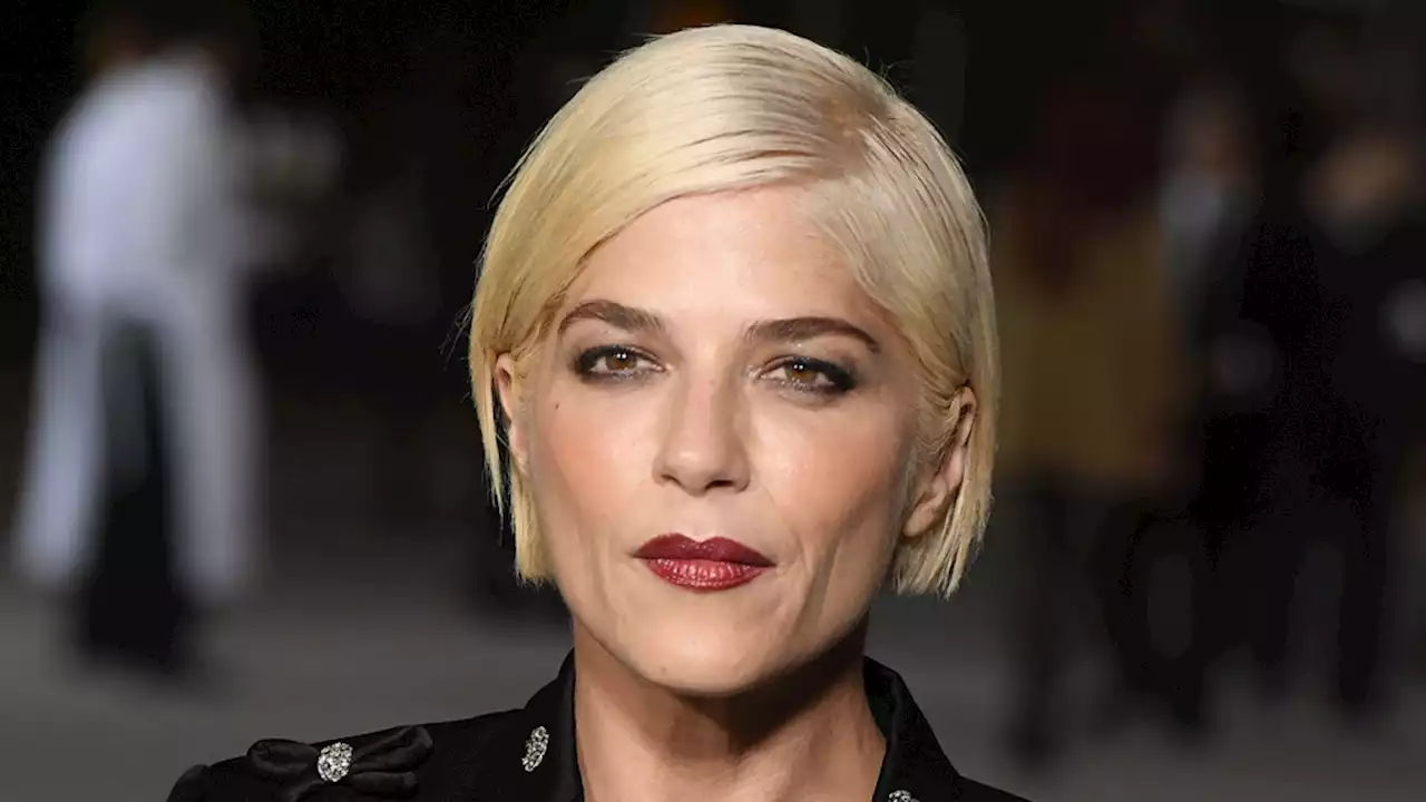 Selma Blair Says She Used Alcohol to Manage MS Symptoms Before Diagnosis, Avoided Treatment in Fear of Being an “Insurance Risk”