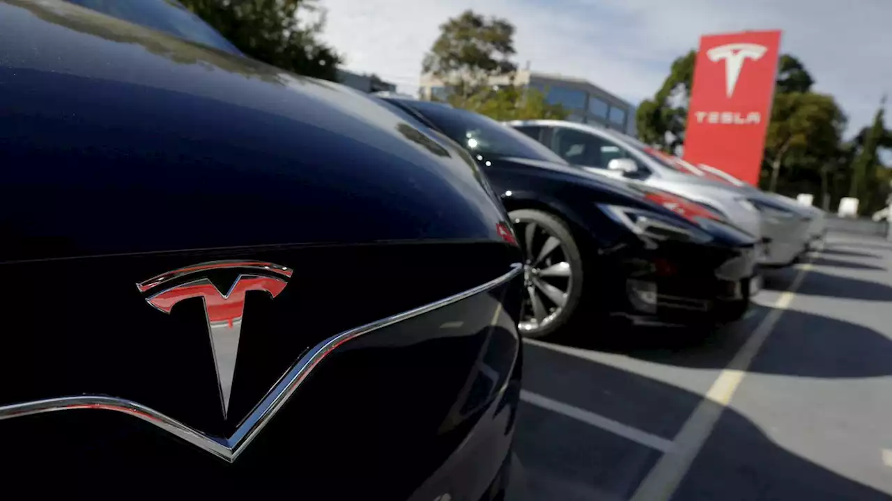 Tesla vinder første retssag om uheld med selvkørende bil i USA