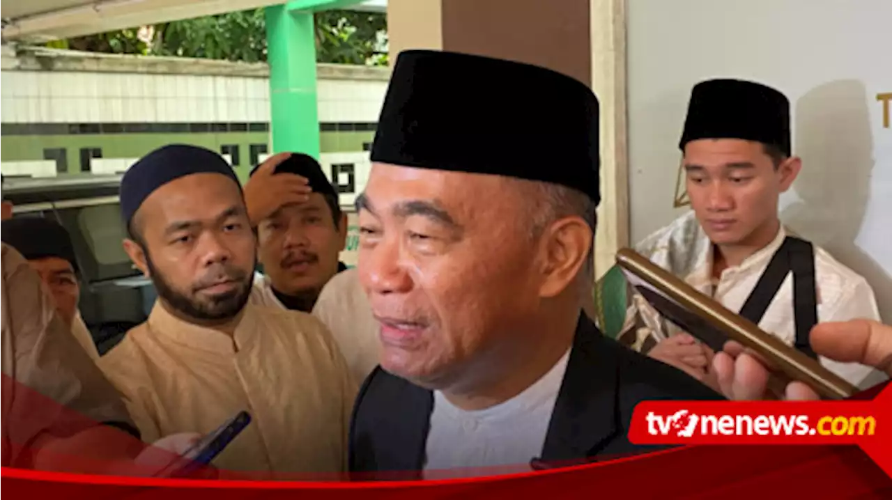 Menko PMK Lebaran Duluan, Muhadjir Effedy: Jemaah Tetap Bertahan Meski Gerimis