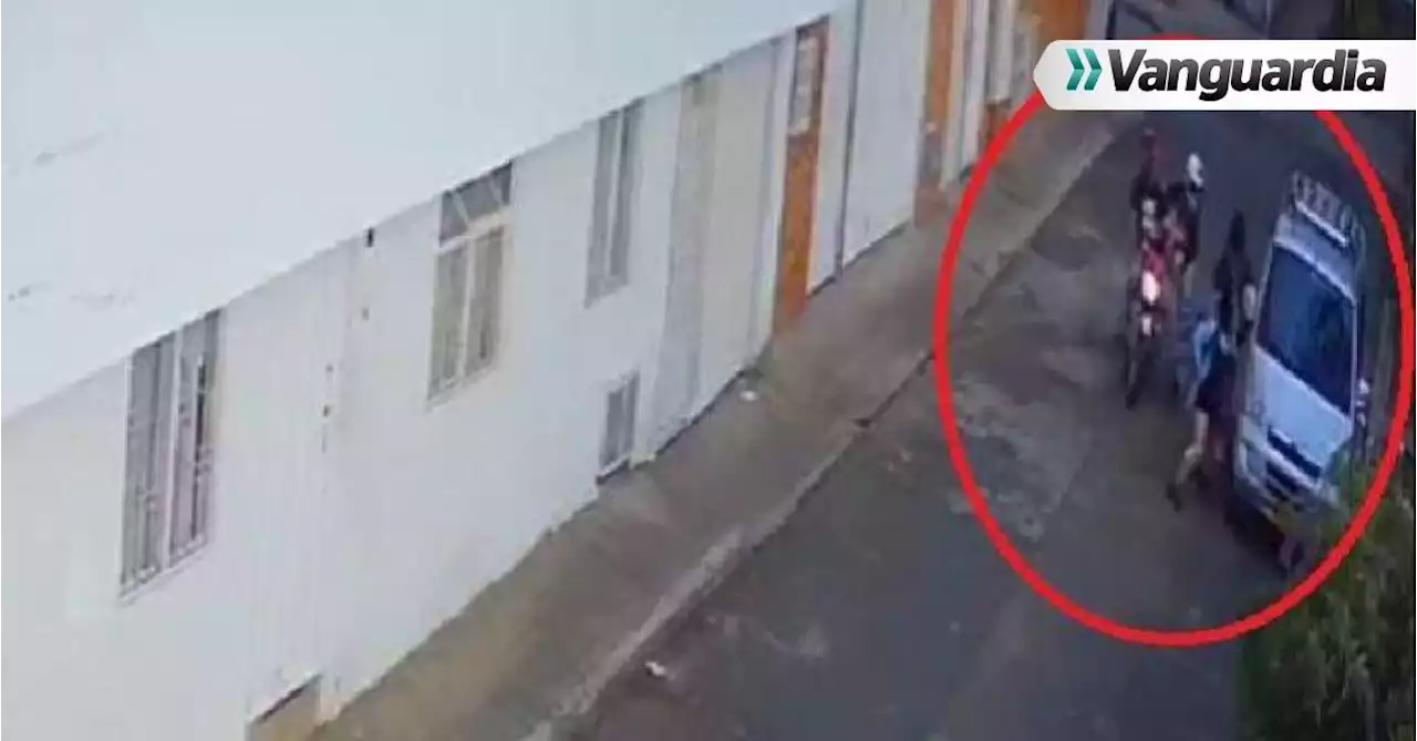 Video: Ladrones dispararon al aire mientras robaban a dos estudiantes, en Bucaramanga