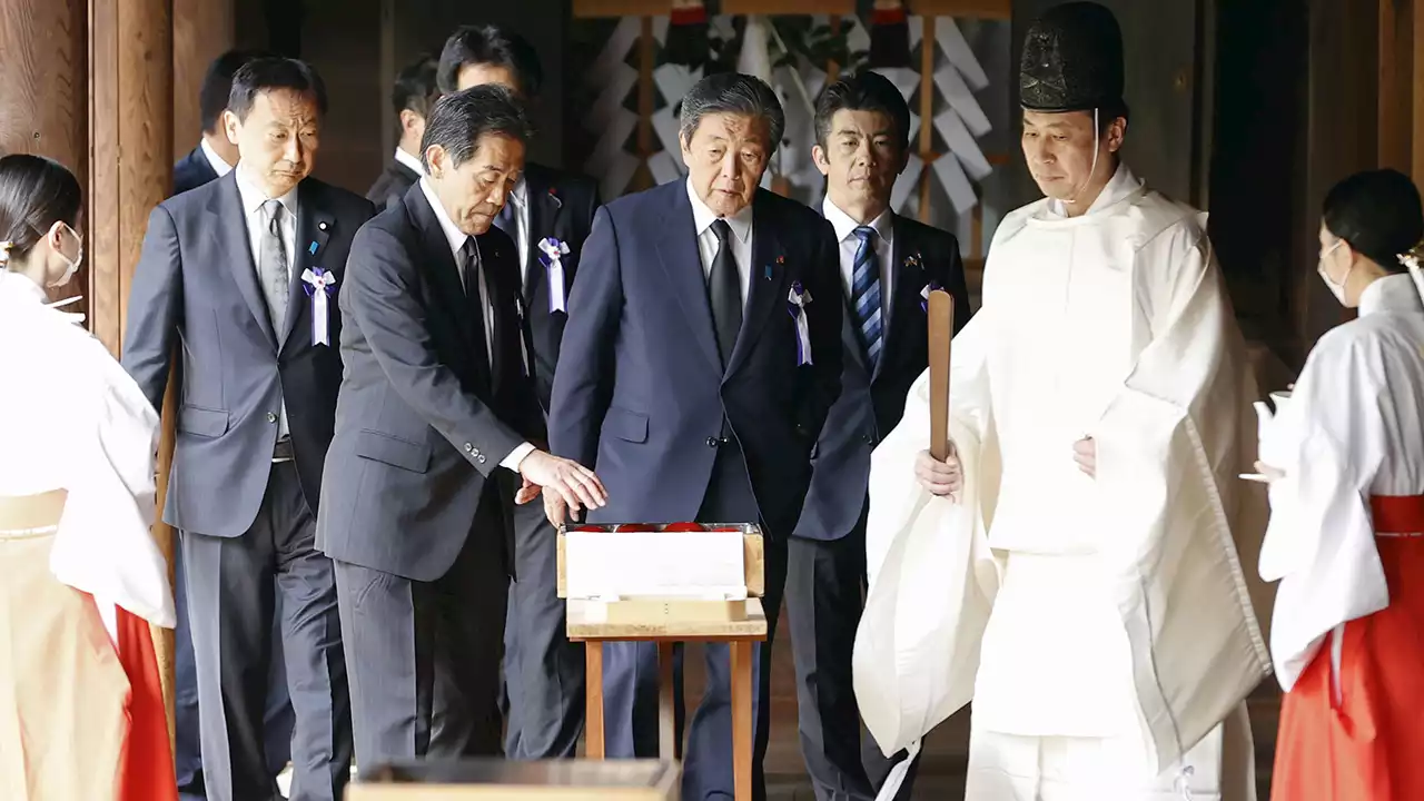 '日 의원 87명 야스쿠니 신사 집단 참배'...기시다 총리, 공물 봉납