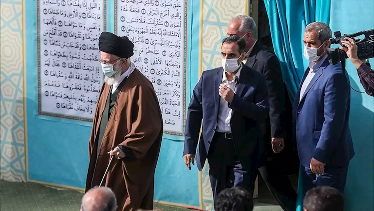 اقامه نماز عید فطر در تهران به امامت آیت‌الله خامنه‌ای