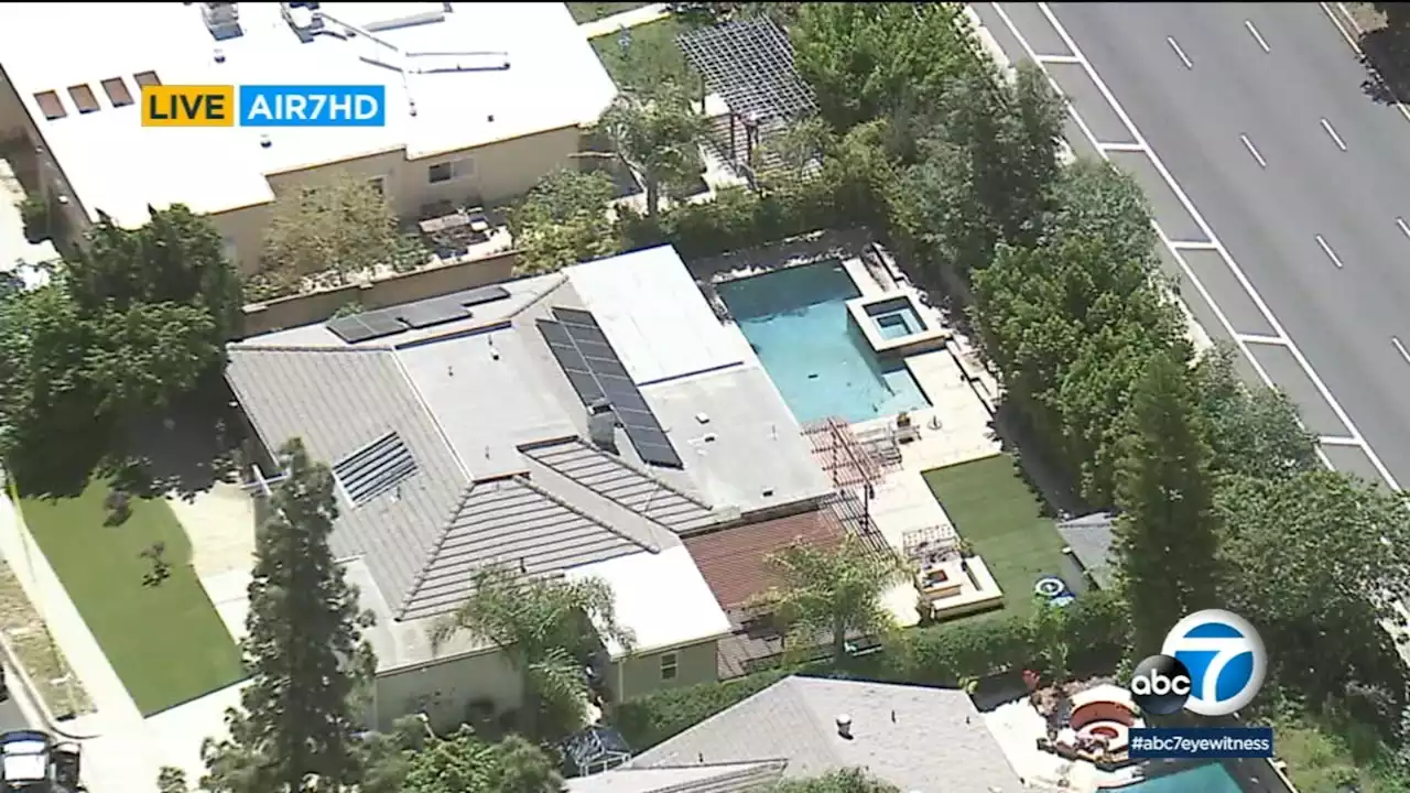 1 4-year-old dead, twin in critical condition after both found unresponsive in Porter Ranch pool