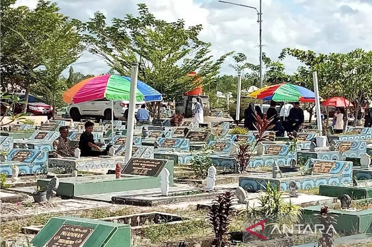 Warga Palangka Raya padati TPU usai Shalat Idul Fitri