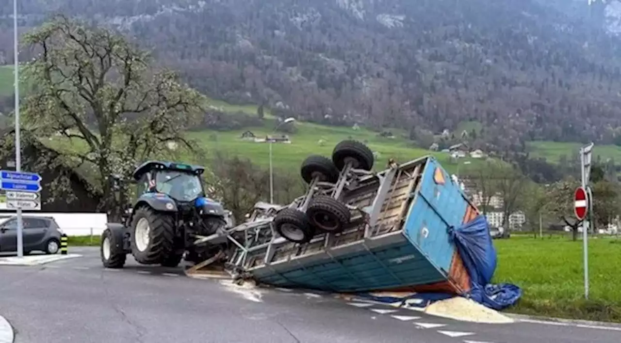 Traktorhänger kippt in Alpnach OW bei Unfall - bauernzeitung.ch