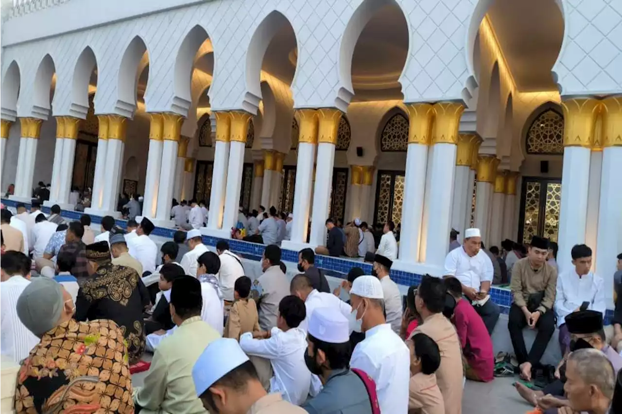 Jokowi Salat Idulfitri di Solo, Guru Ngajinya Jadi Khatib