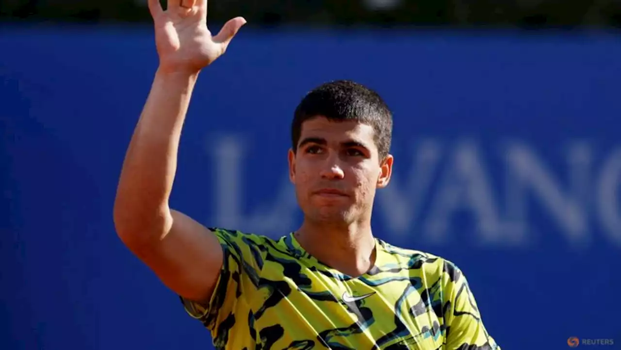 Alcaraz beats Evans to set up Barcelona final with Tsitsipas