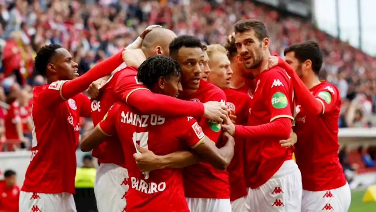 Bayern Munich suffer shock 3-1 loss at Mainz to leave title race open