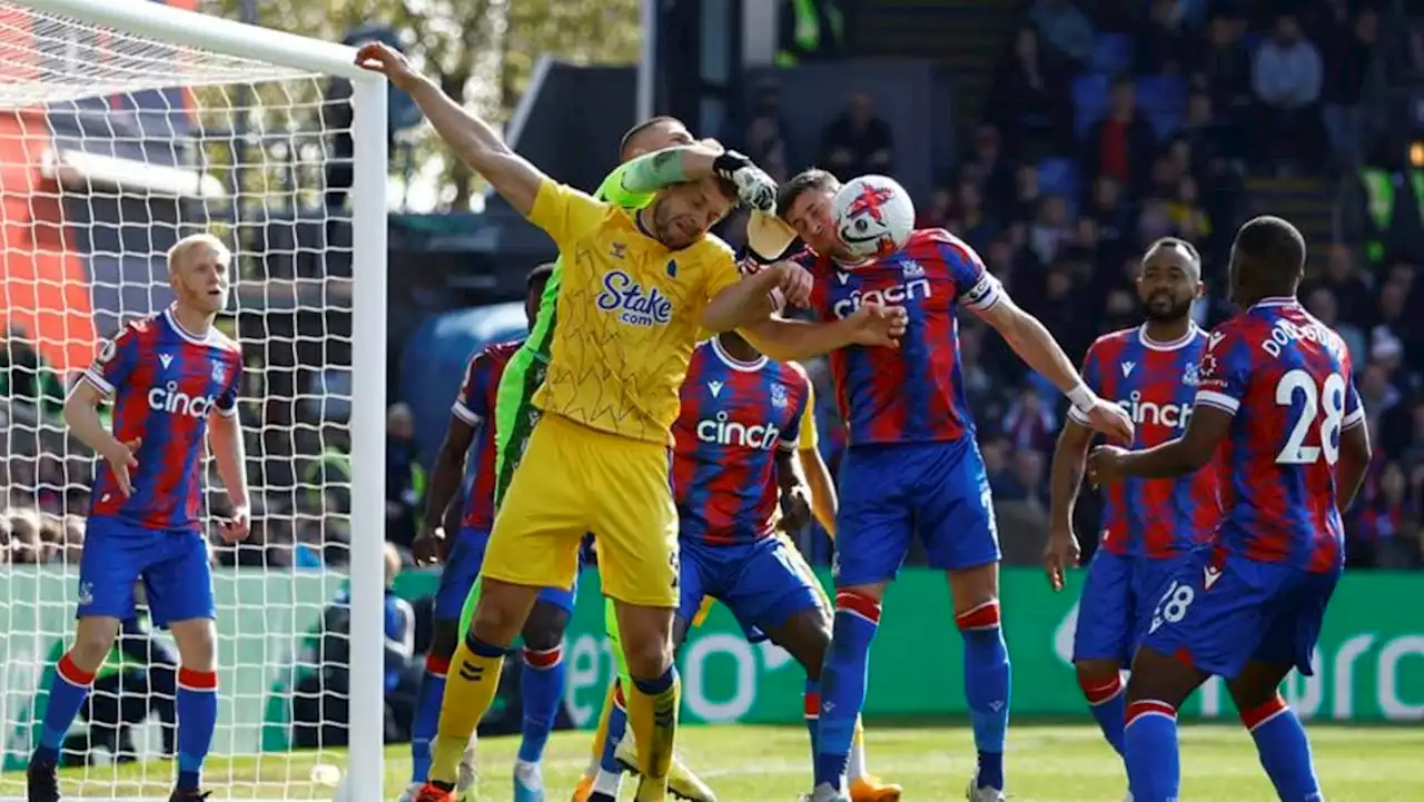 Everton earn draw at Palace but slip into bottom three