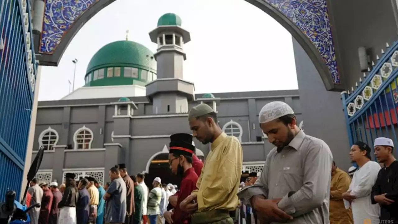 Indonesian, Malaysian Muslims celebrate Hari Raya Puasa as COVID-19 fears recede