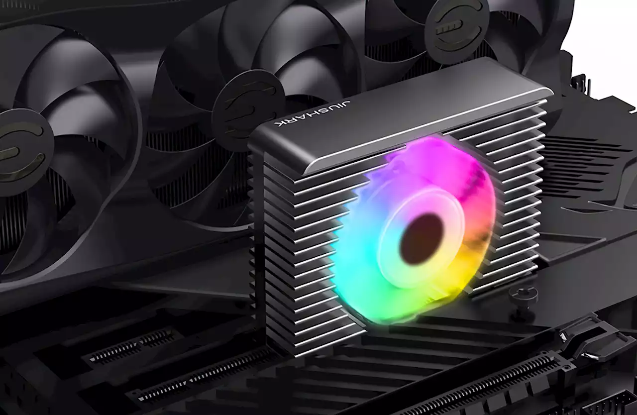 Devinez ce qui se cache sous ces gros dissipateurs ventilés, pleins de lumières RGB ?