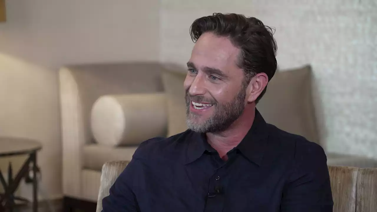 Michel Brown hará palpitar la noche de los Premios Platino | Video | CNN