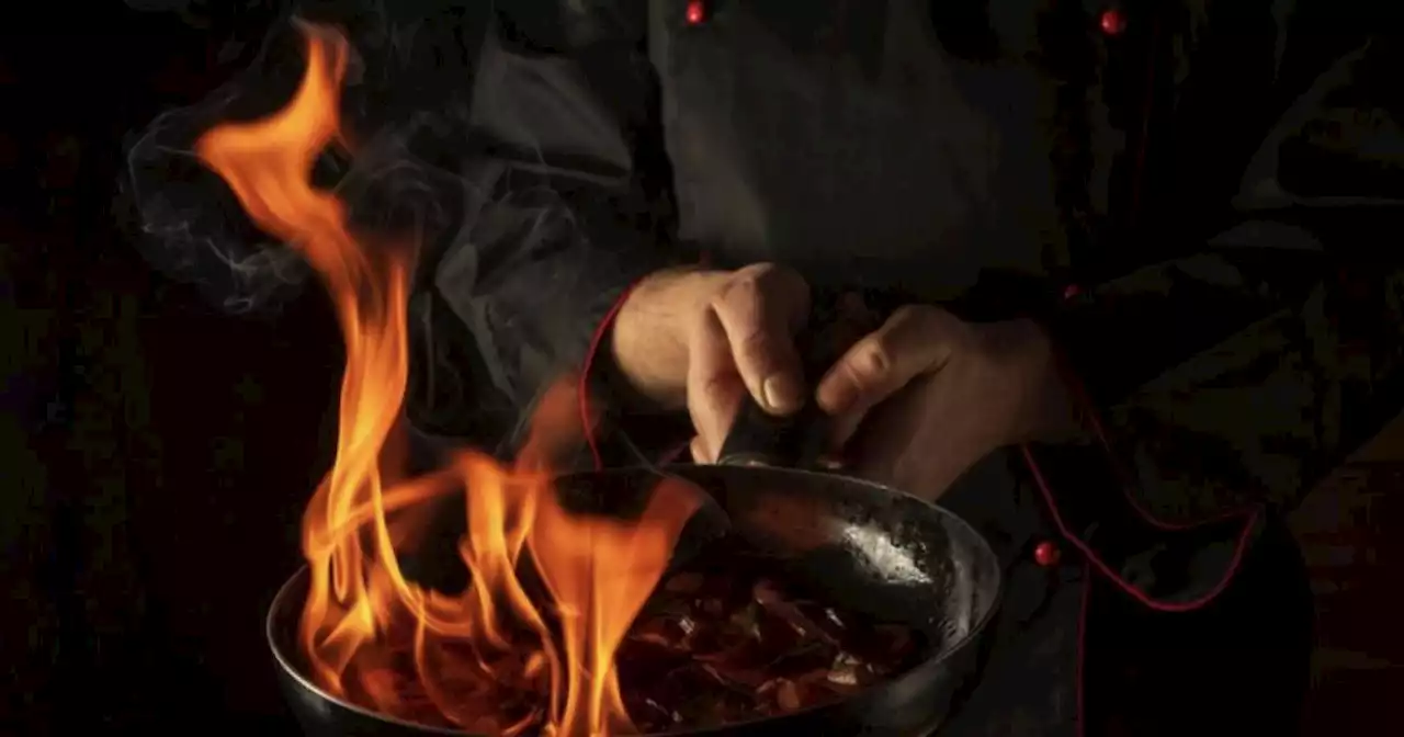 Tjener skulle flambere ved bordet: Nu er to døde og flere kvæstet