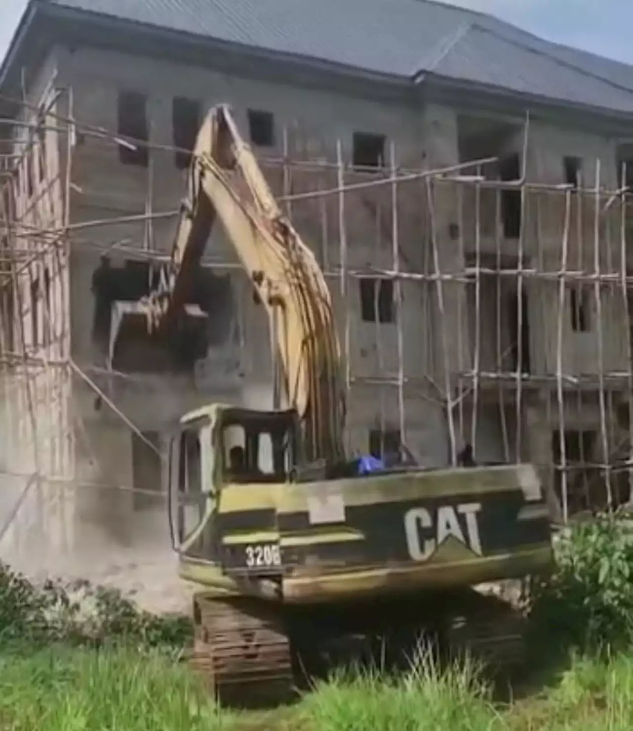 Anambra govt demolishes multi-million naira building constructed on its land