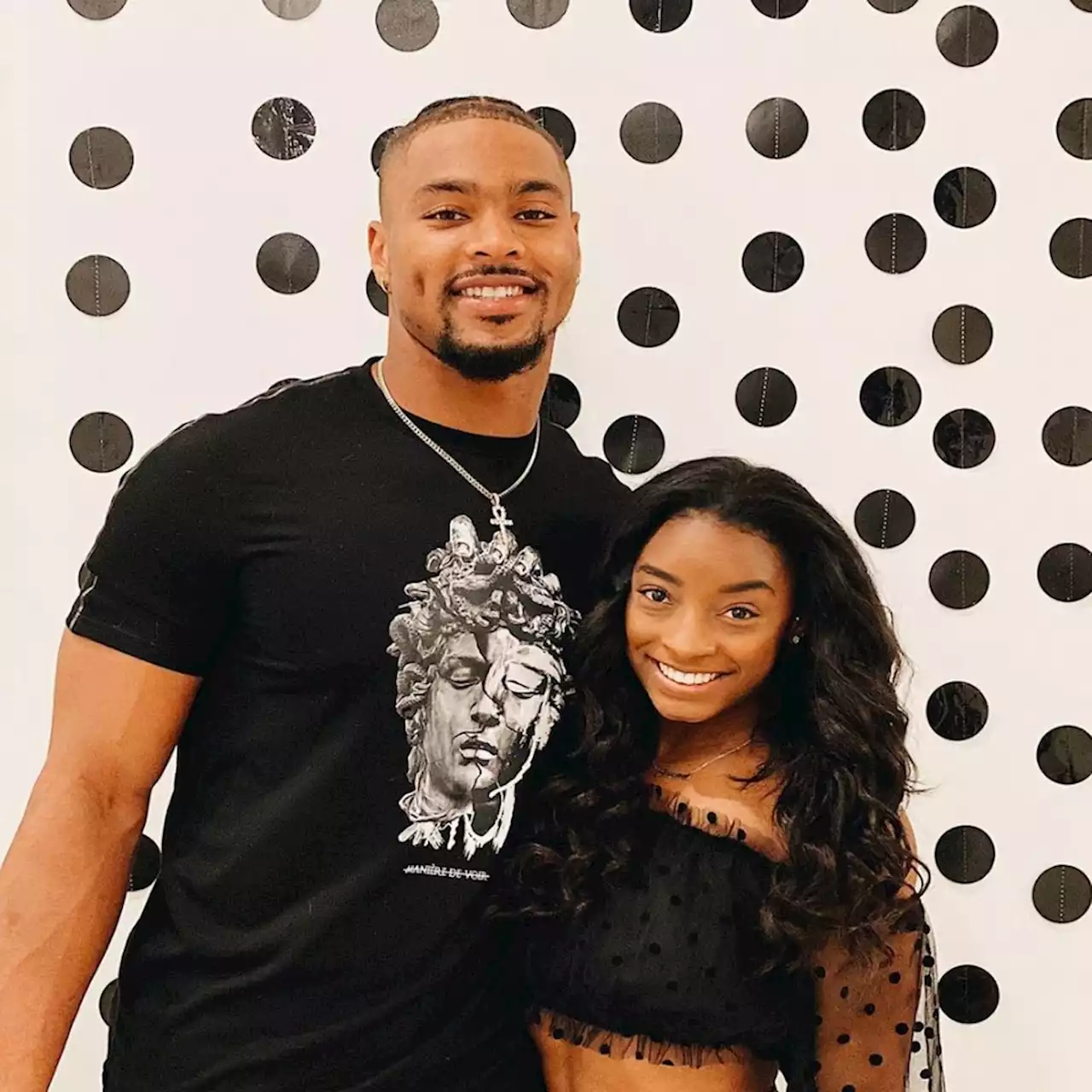 Olympian Simone Biles Marries Jonathan Owens in Texas Ceremony - E! Online