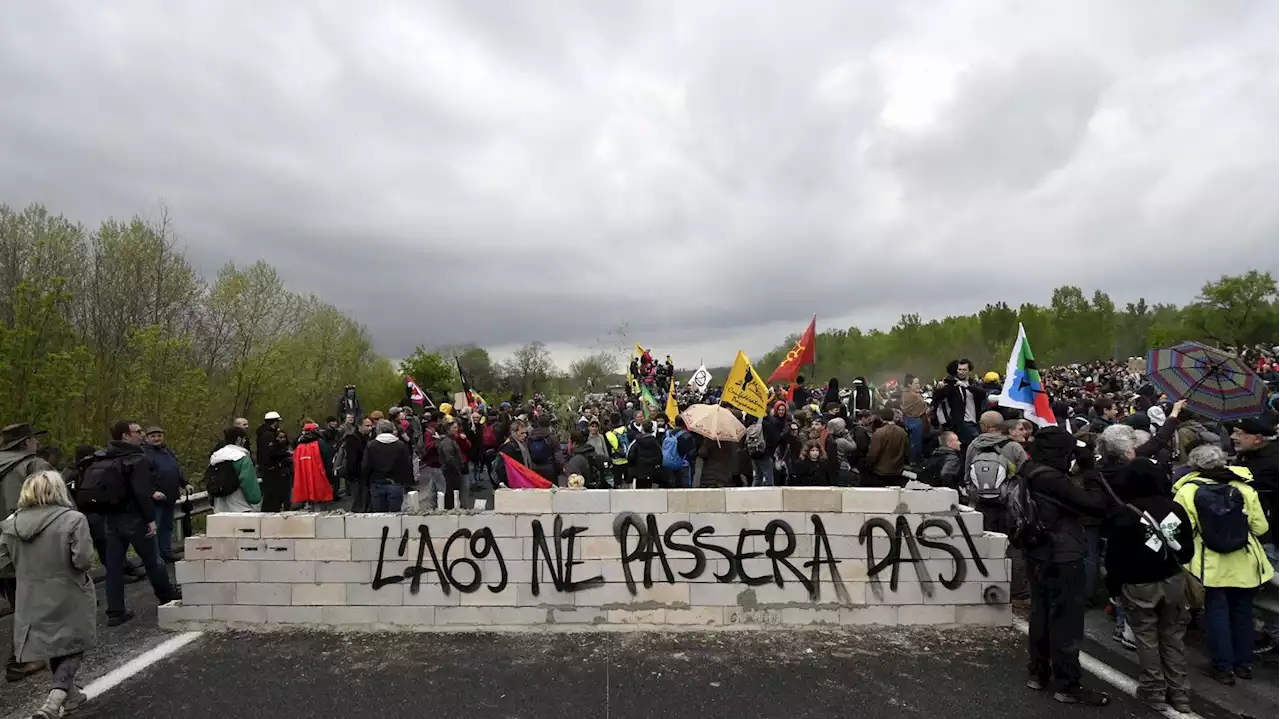 Autoroute A69 Toulouse-Castres : deux interpellations, un gendarme et un manifestant légèrement blessés