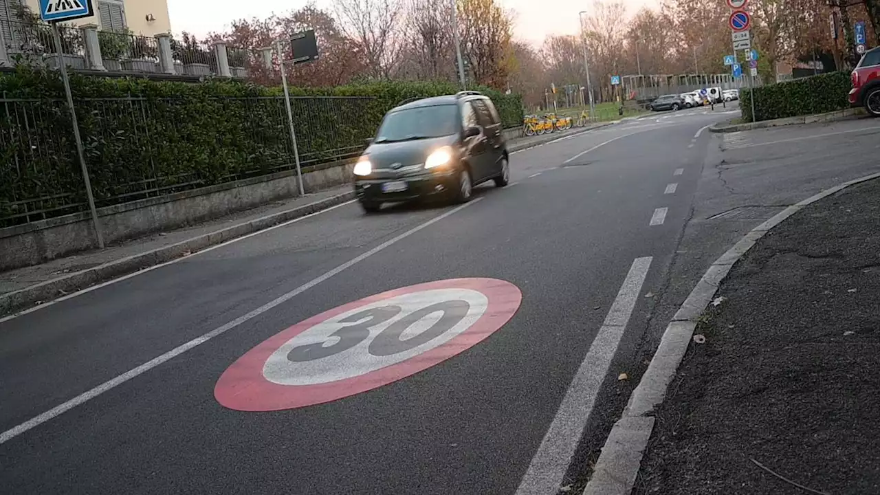 Zona 30, un limite per salvare i ciclisti: regole e progetti nelle città italiane