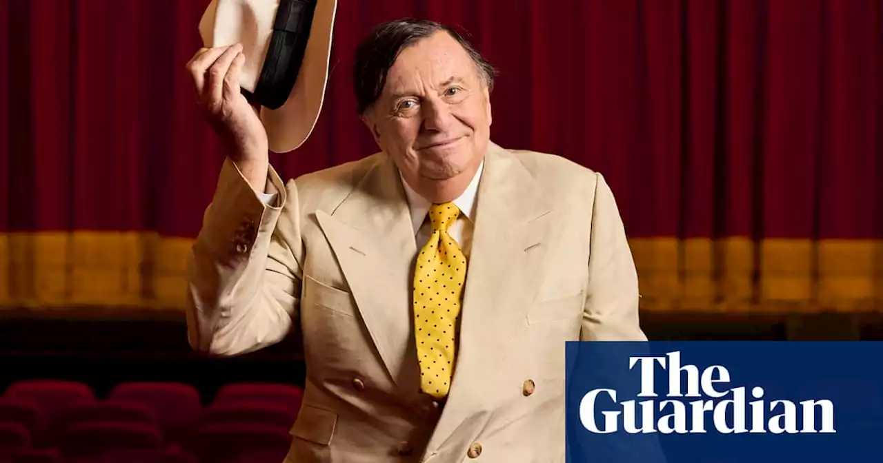 Barry Humphries, Australian comedian and creator of Dame Edna Everage, dies aged 89