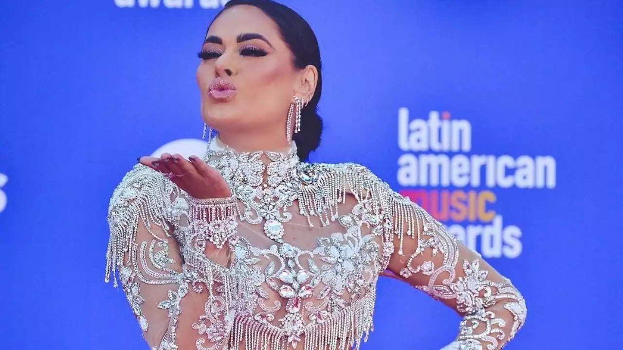 Galilea Montijo desmiente pleito con Peso Pluma en una alfombra roja con sorprendente foto