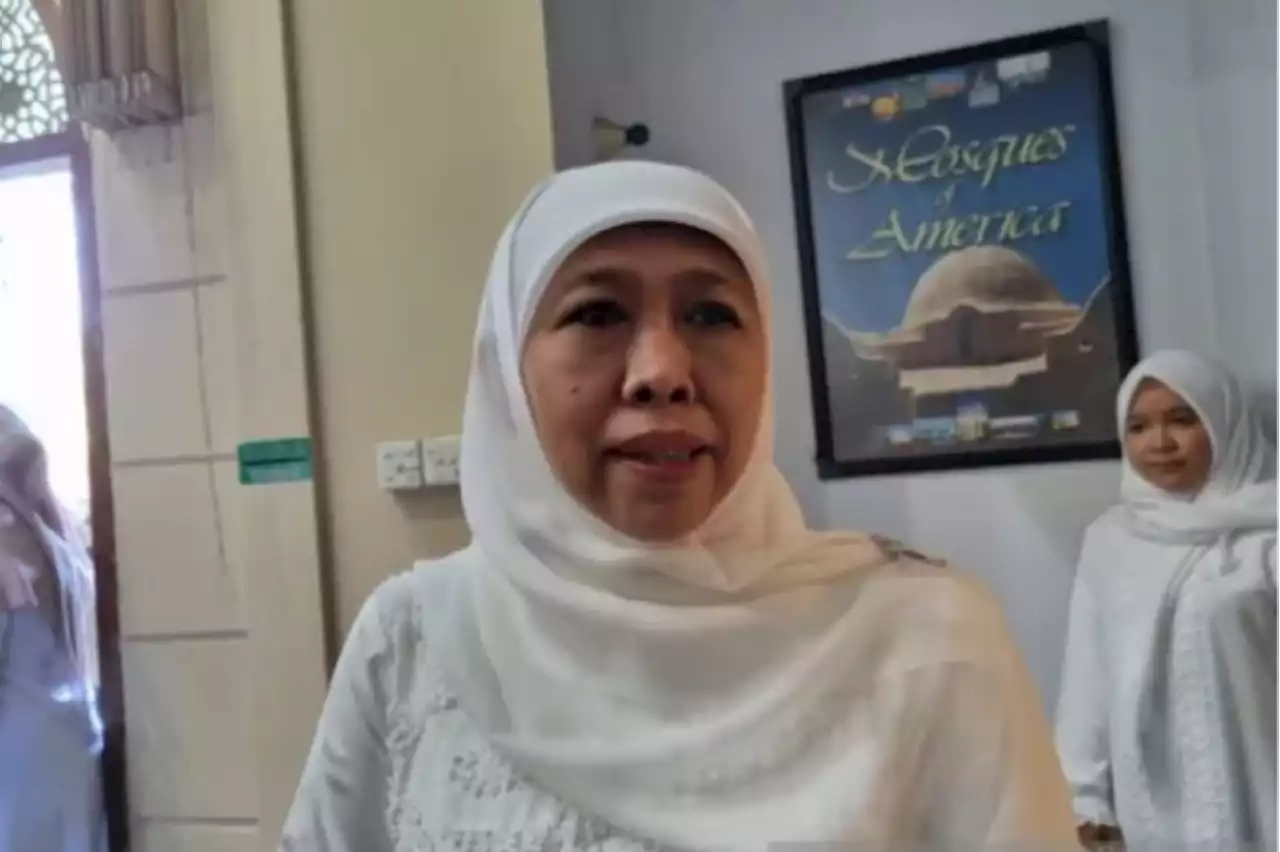 Gubernur Khofifah Jalan Kaki Menuju Masjid Al Akbar Untuk Salat Id, Ternyata