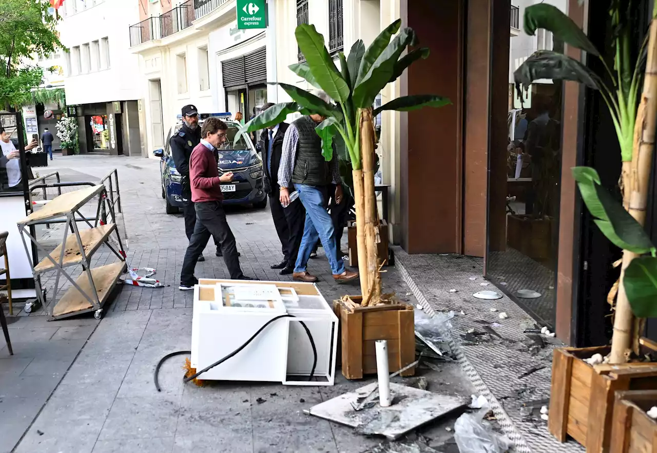 Así fueron los primeros minutos del incendio de un restaurante en Madrid: 'Mi mujer se quedó dentro porque la gente no quería cruzar el fuego de la puerta'