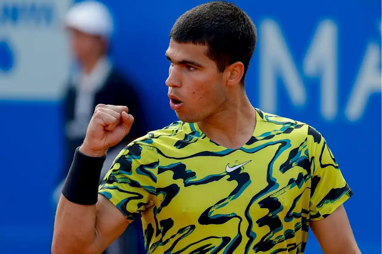 Alcaraz y Tsitsipas jugarán espectacular final del torneo de Barcelona