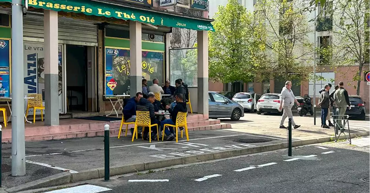 À Aix, les clients d'un bar 'arrosés' à la kalachnikov