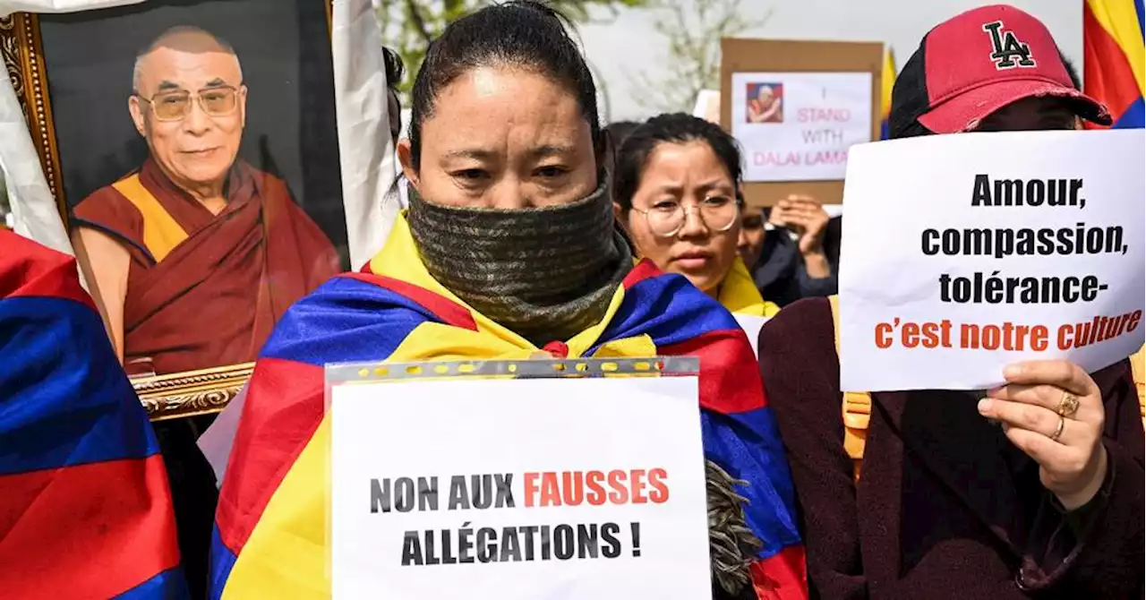 Vidéo polémique du Dalaï Lama : des centaines de Tibétains manifestent à Paris pour dénoncer une fausse interprétation