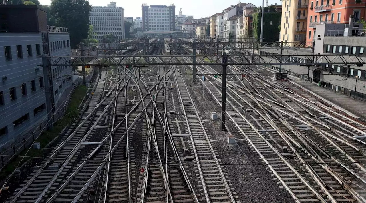 Milano, violenza sessuale su un treno regionale: arrestato 36enne