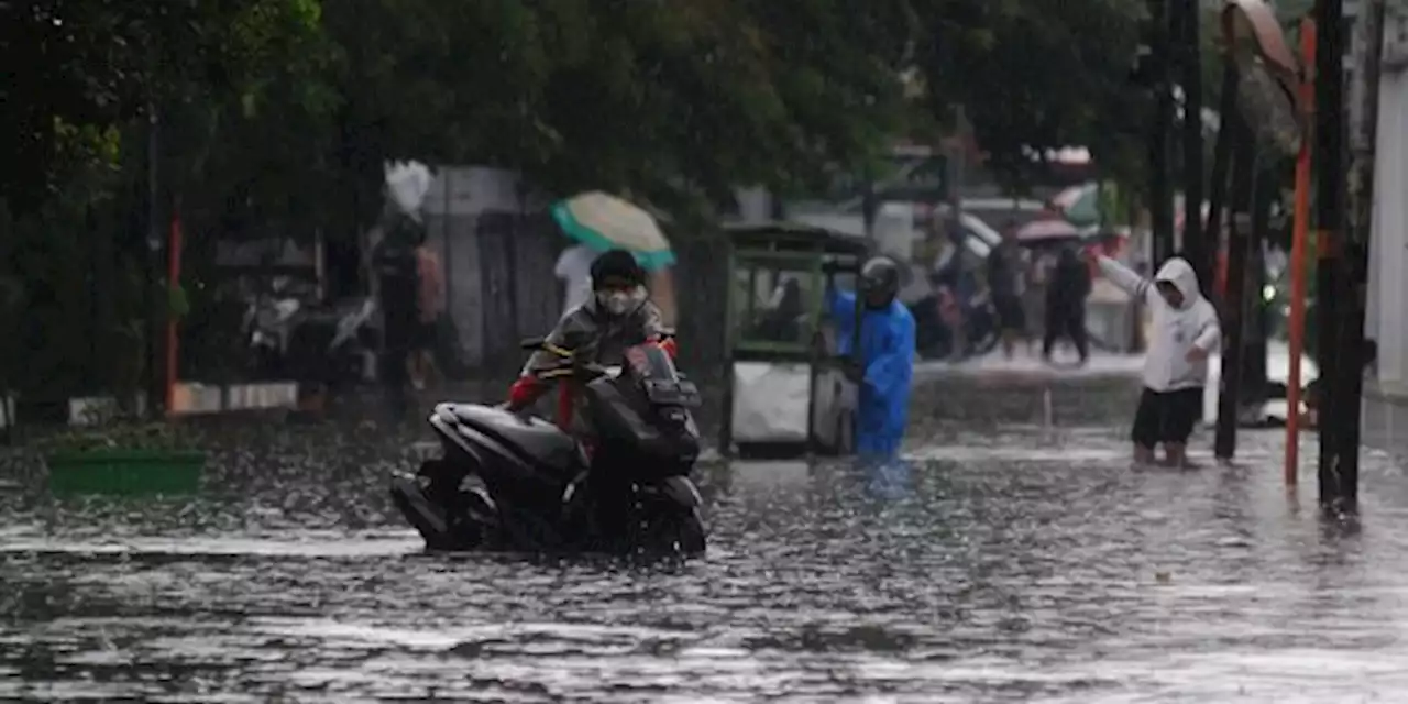 Prakiraan Cuaca BMKG: Mayoritas Kota Besar di Indonesia Hujan saat Idulfitri | merdeka.com