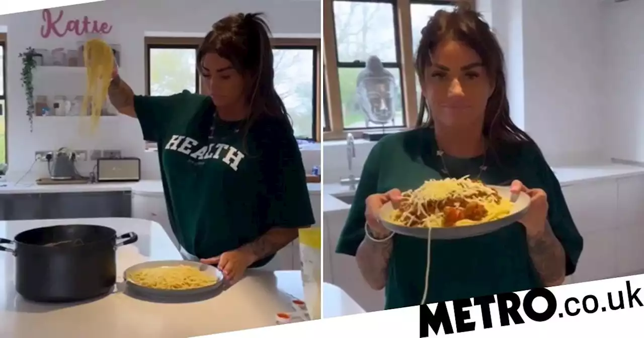 Katie Price shares spag bol dinner and fans are in bits over her presentation