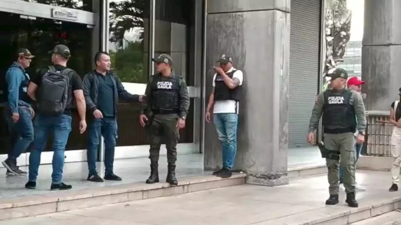 [VIDEO] Evacúan el Palacio de Justicia de Medellín por la presencia de un hombre armado