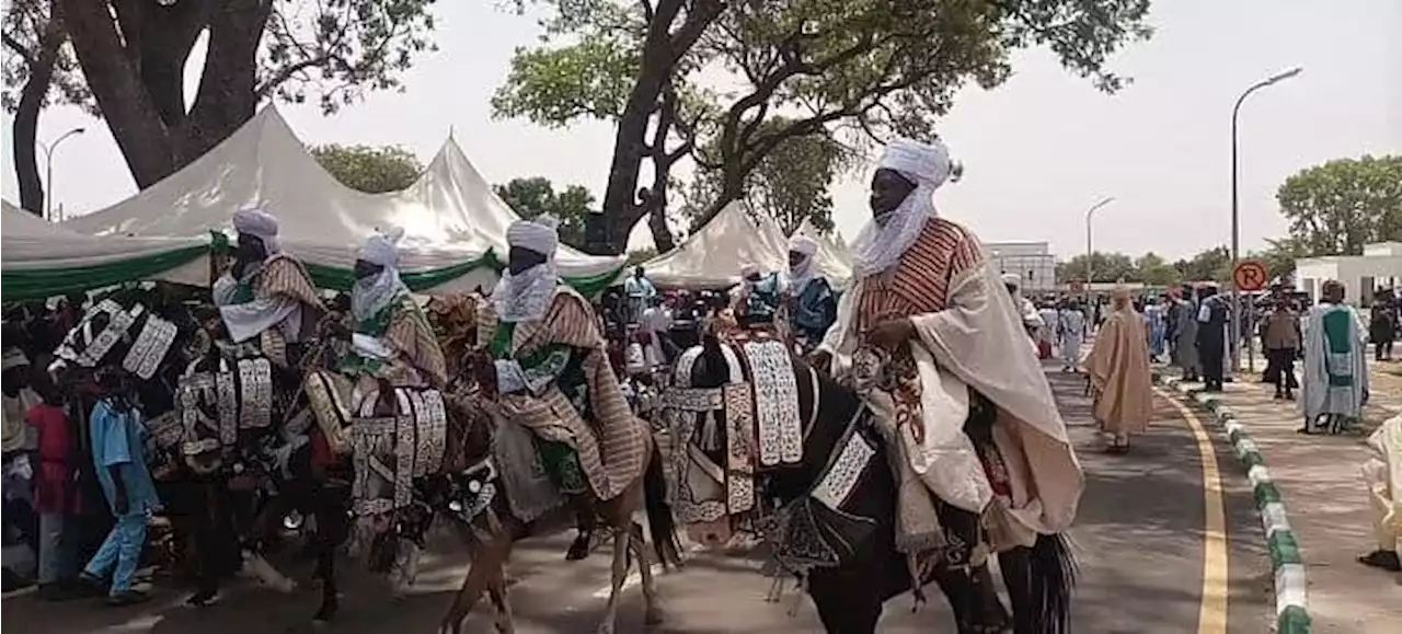 PICTORIAL: Emir of Bauchi pays Sallah homage to Gov Mohammed