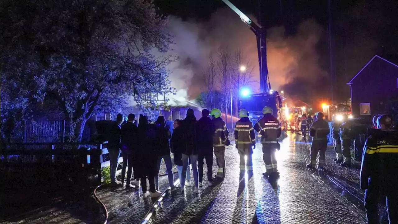 Stolpboerderij De Weere volledig verwoest door uitslaande brand