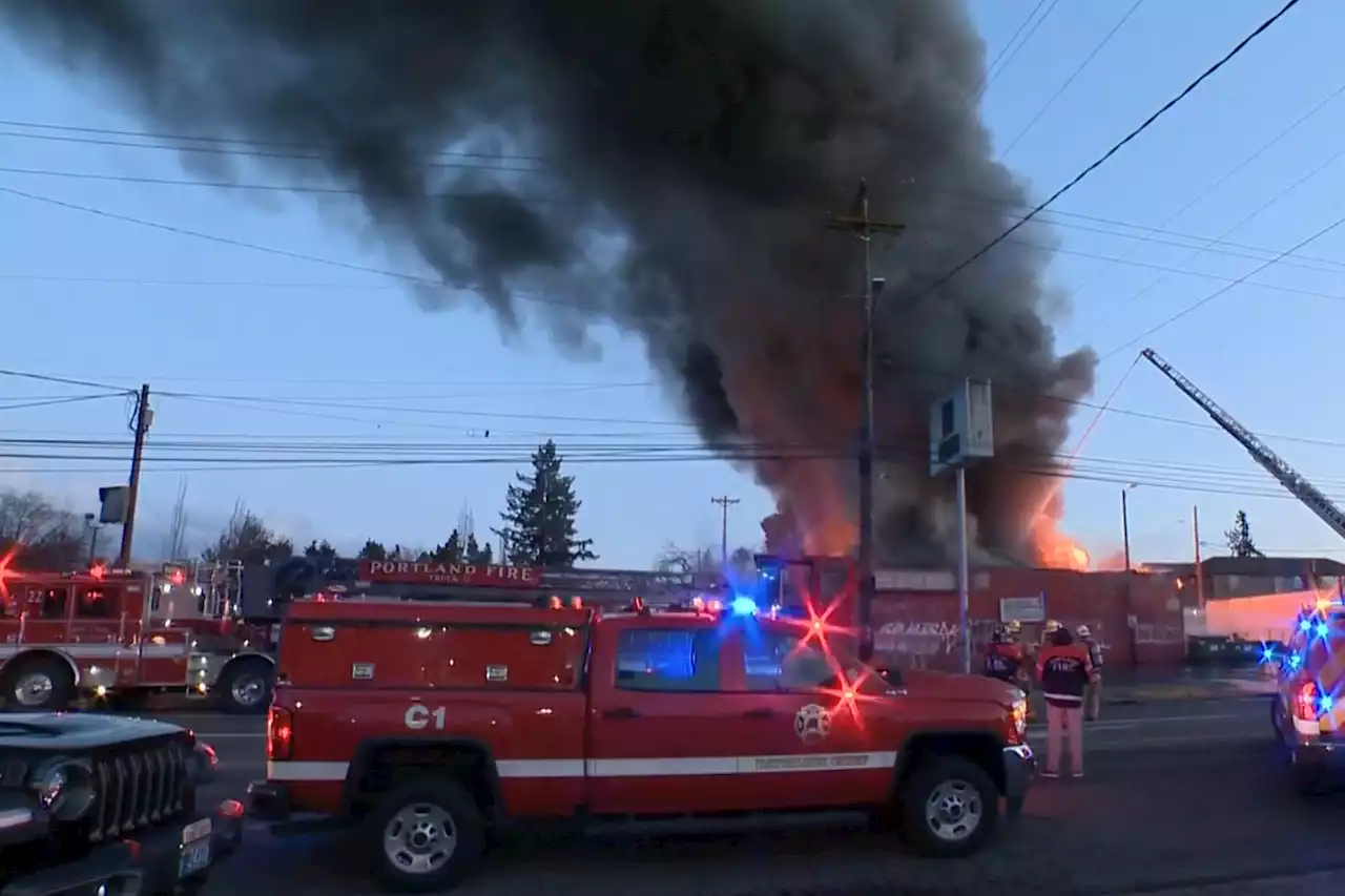 Portland squatters terrorizing neighborhood destroy Farmer’s Barn Tavern with fire