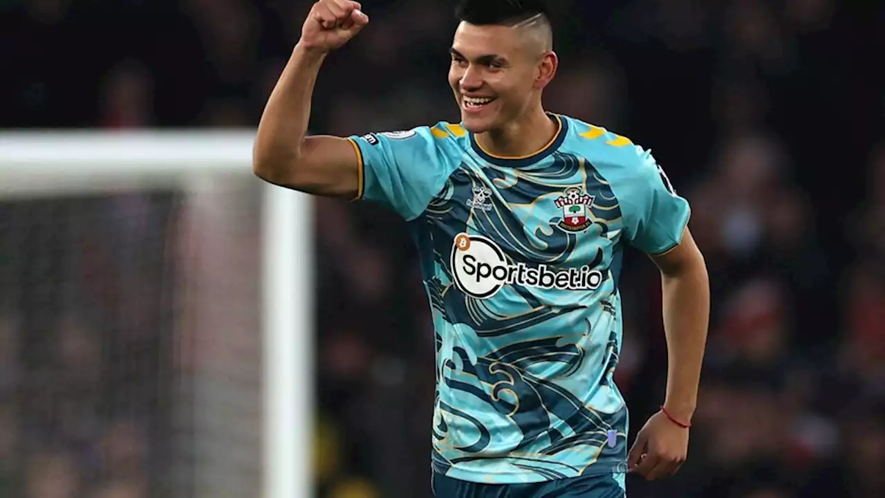 Premier League: Arsenal rescató un punto pese al show de Carlos Alcaraz | El argentino hizo un gol, dio una asistencia y salvó una pelota en la línea para Southampton