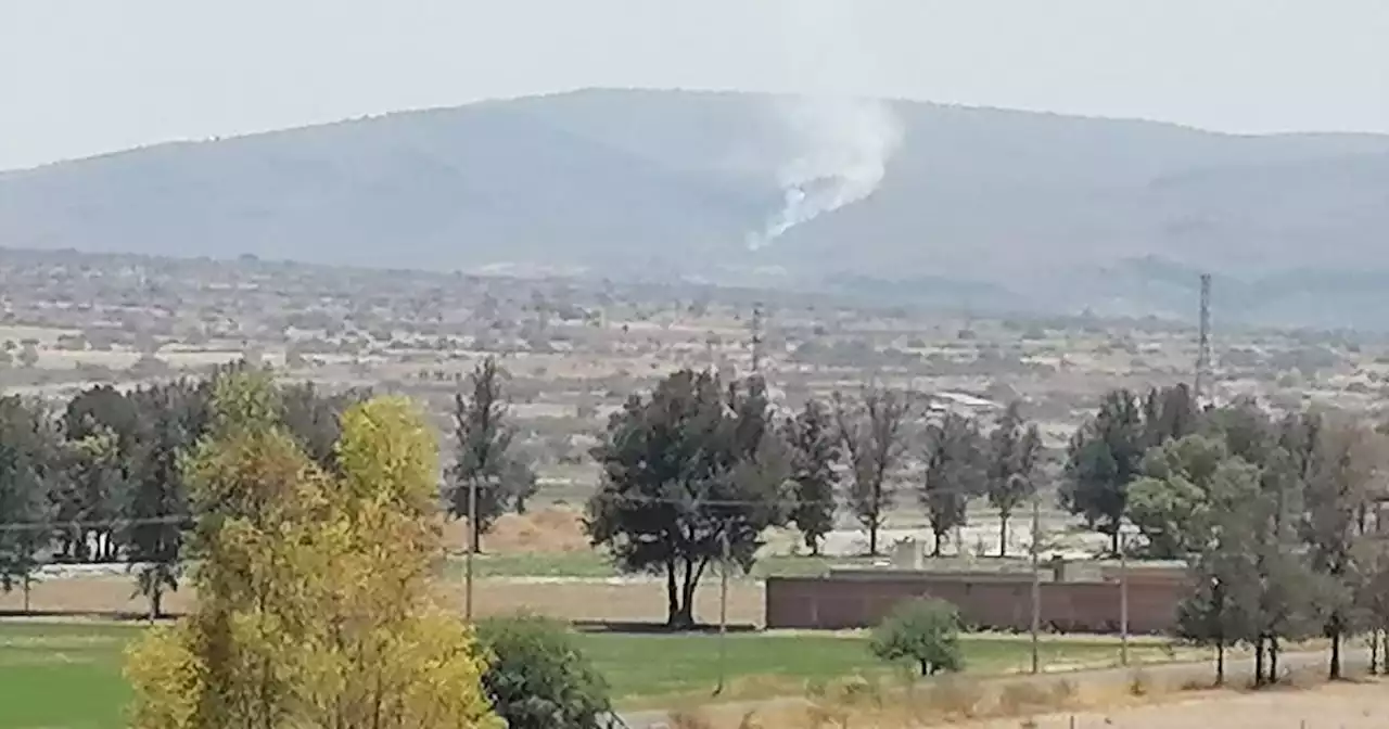 Incendio pastizal pone en alerta a Celaya y Apaseo el Alto; lleva una semana ardiendo