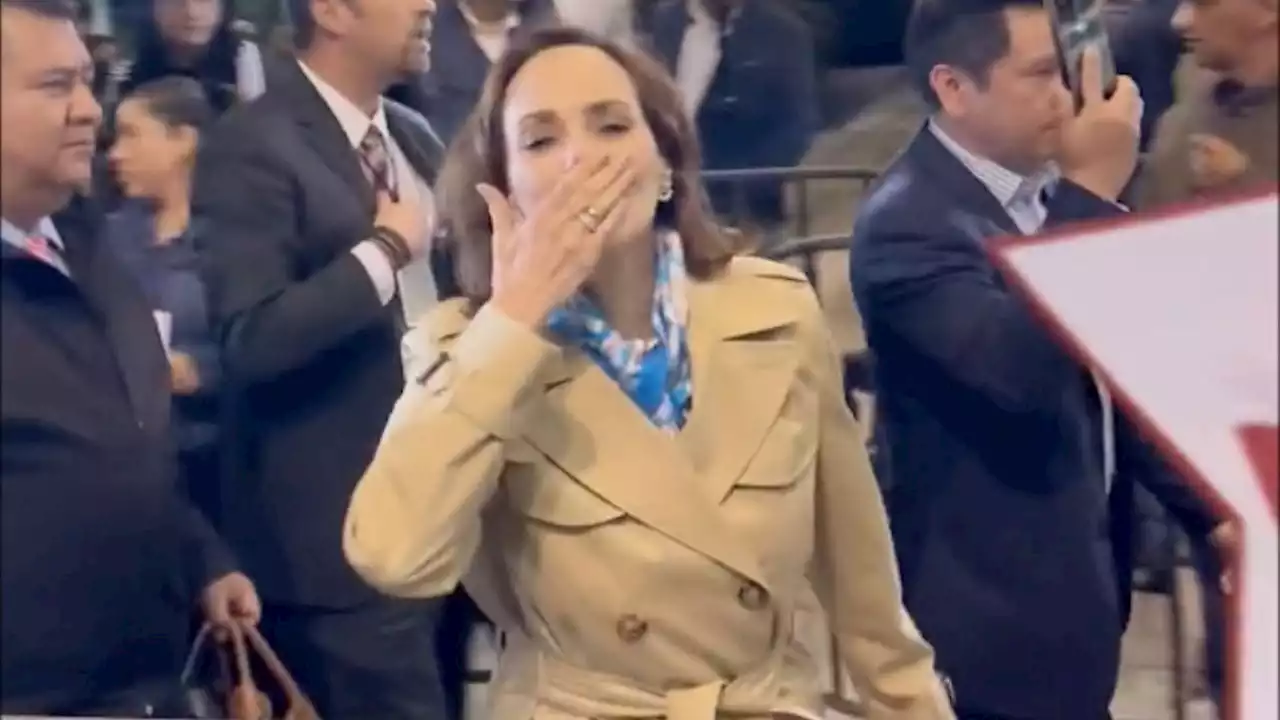 Morenistas le gritan 'rata' y 'corrupta' a Lilly Téllez; la senadora les responde con besos (Video)