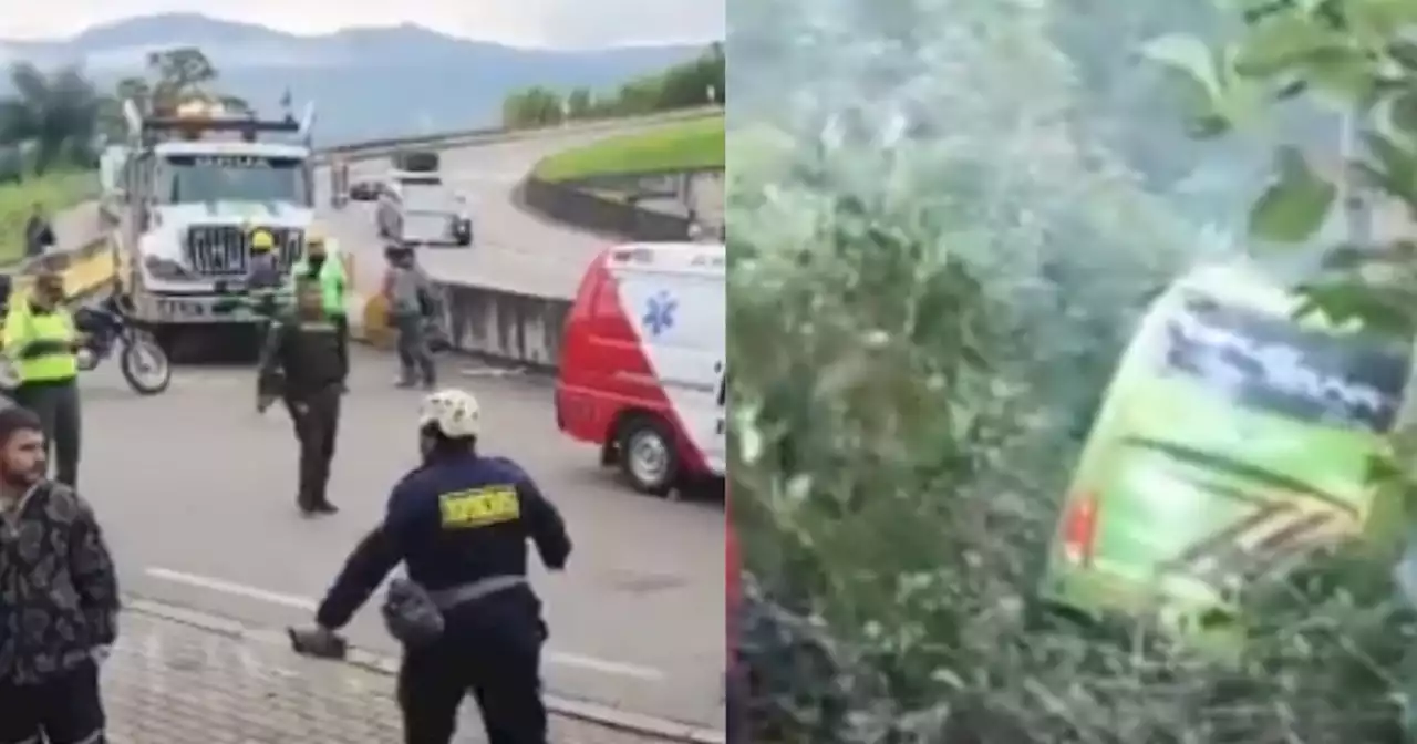 Emergencia en Cundinamarca: Bus con pasajeros cayó a un abismo en la vía Bogotá-La Vega