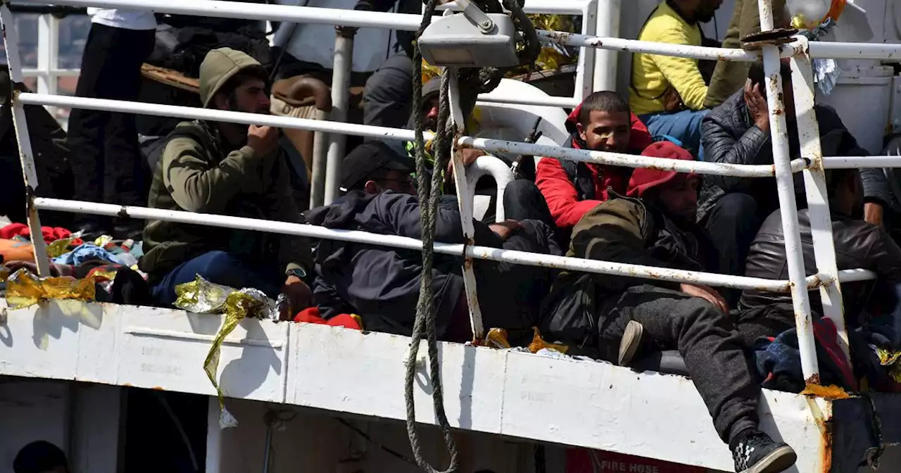 Migranti, 500 persone soccorse in mare e sbarcate a Catania e ad Augusta