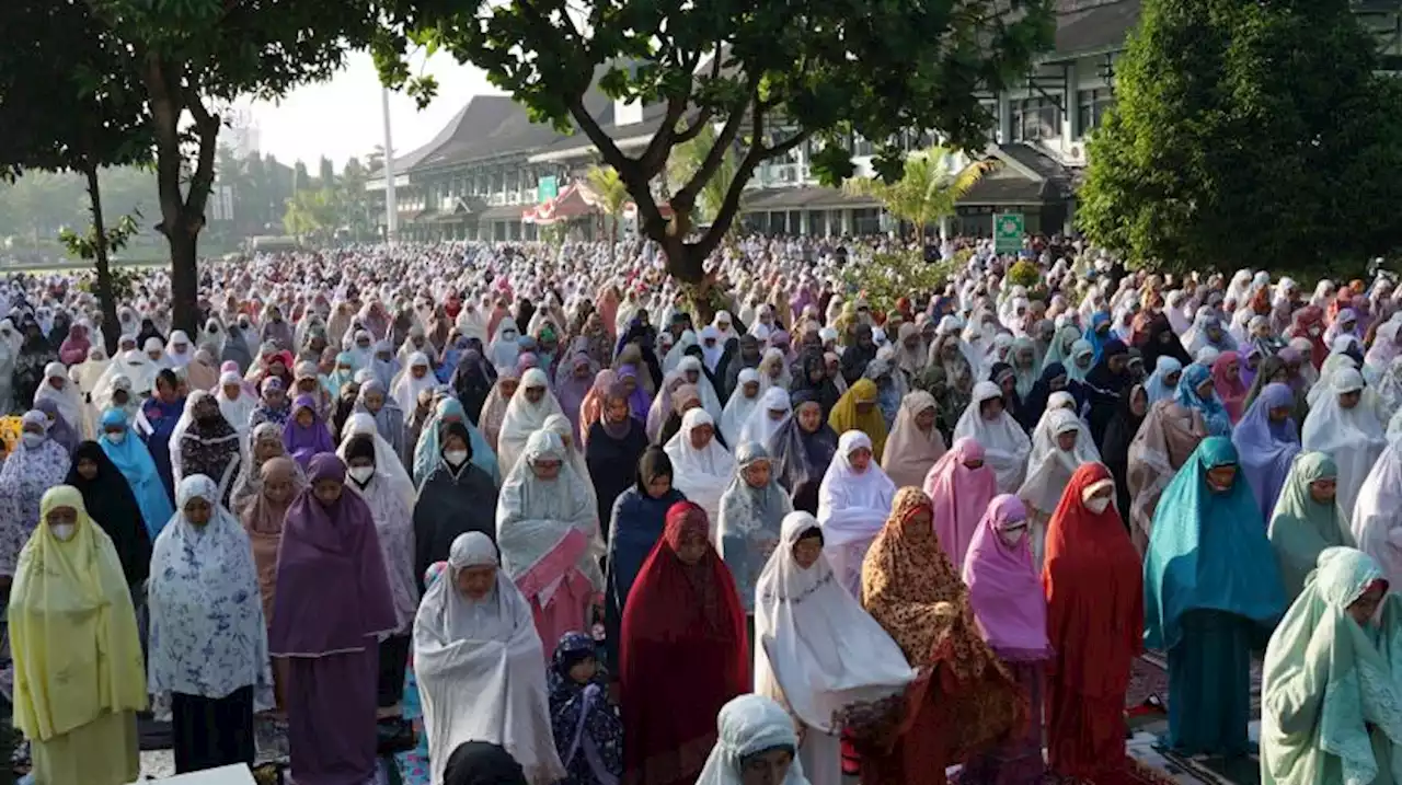 Takmir Masjid Apresiasi Jamaah Sholat Id tak Bawa Alas Koran dan Plastik |Republika Online