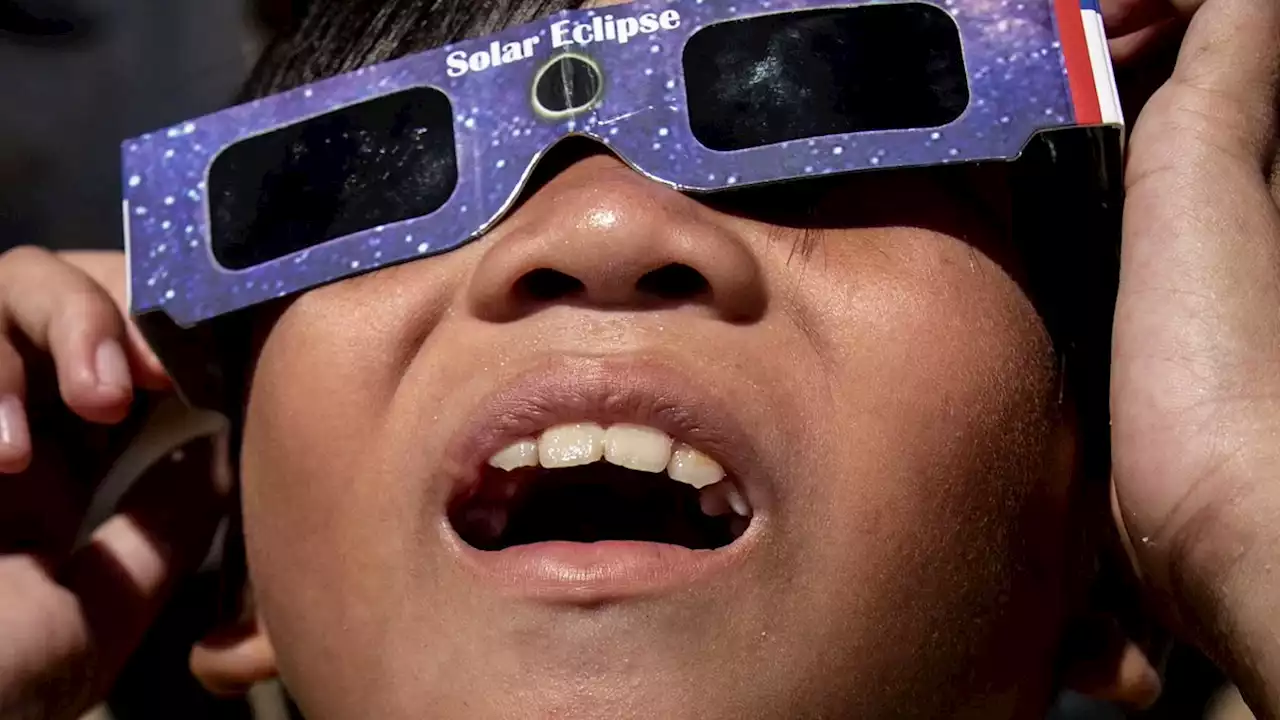 In pictures: Rare hybrid solar eclipse | Pictures | Reuters