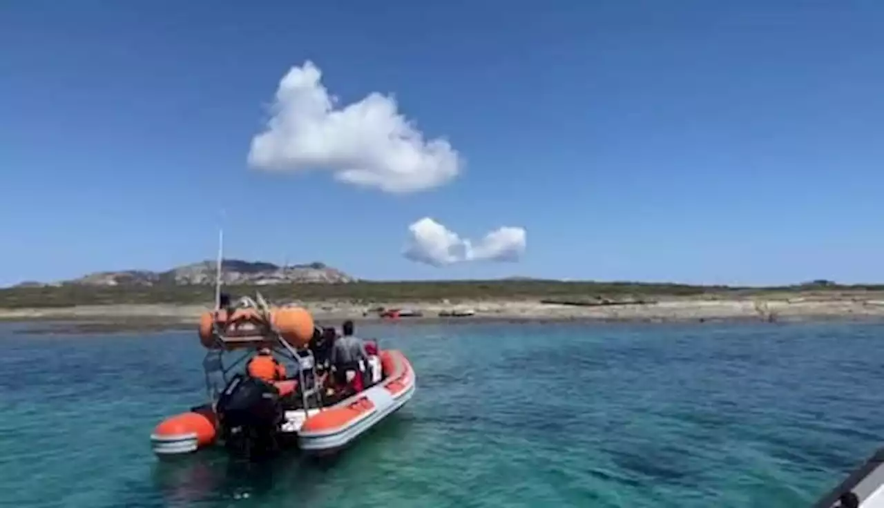 Naufragio all'Asinara, cadavere di un uomo trovato in mare