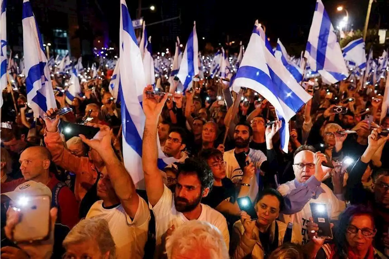 Tens of thousands of Israelis again protest judicial reform plan