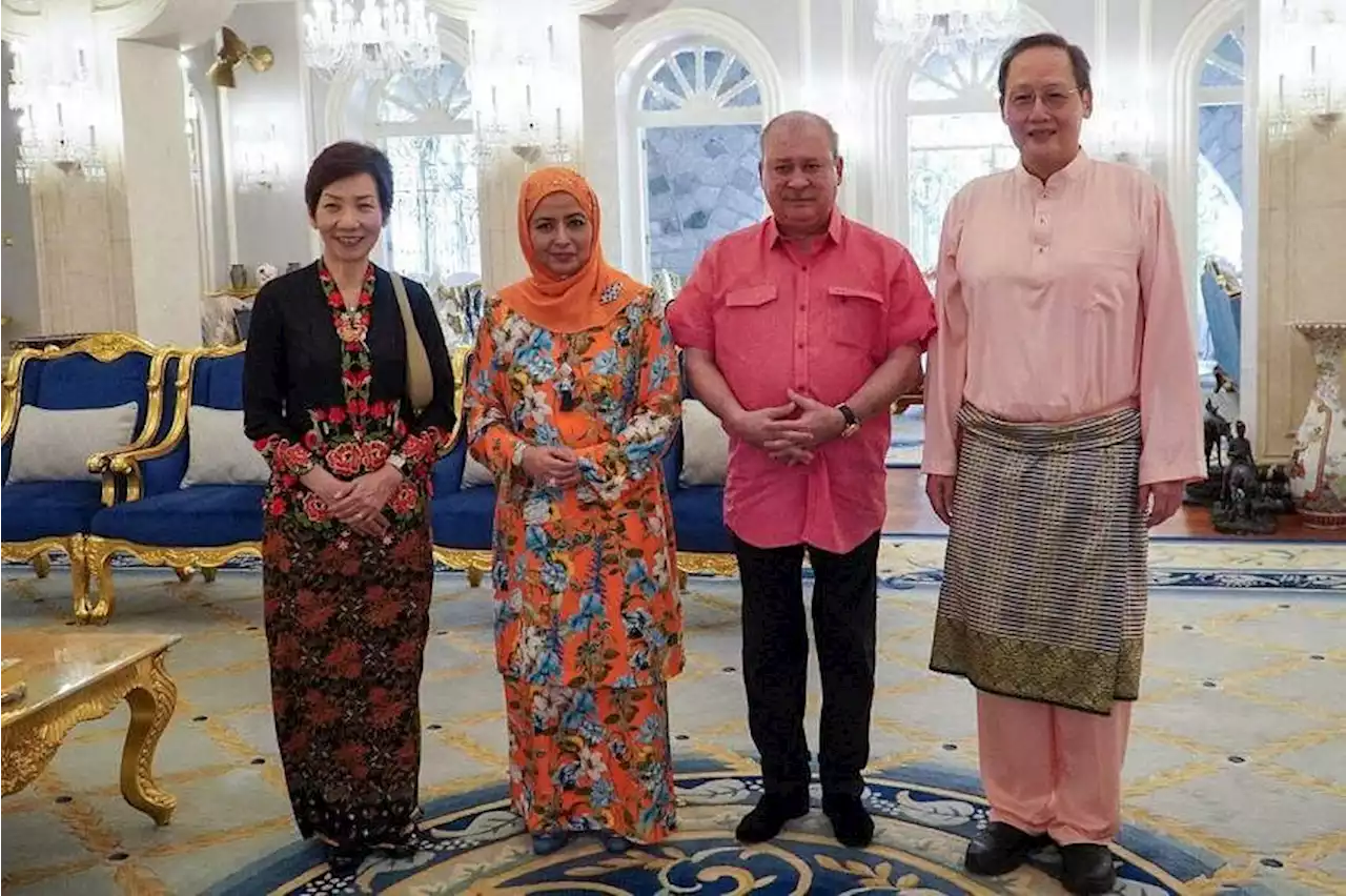 Grace Fu, Tan See Leng attend Johor Sultan’s Hari Raya open house after 3-year break due to Covid-19 pandemic