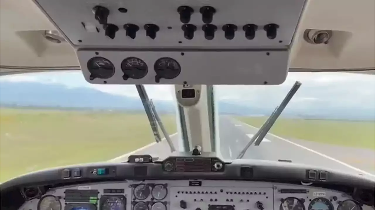 Impactante video: un avión llegó al aeropuerto de Salta sin el tren de aterrizaje