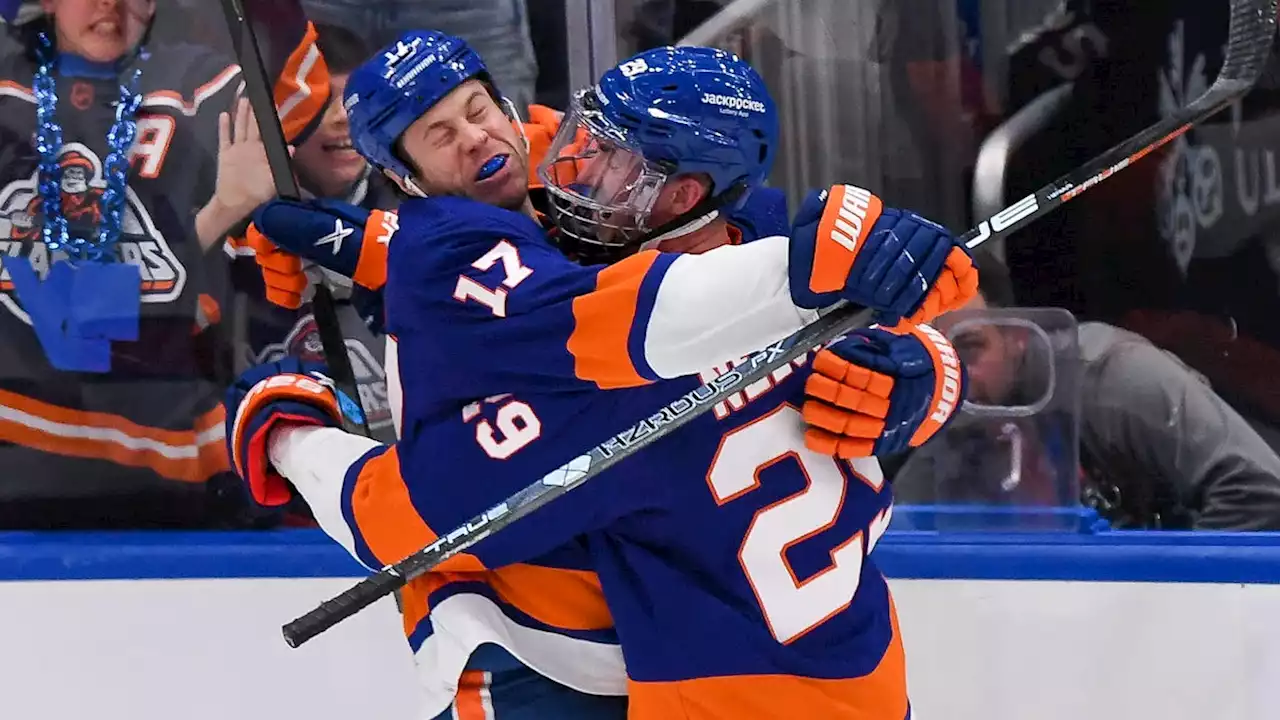 Islanders make NHL playoff history in rout of Hurricanes; Bruins take 2-1 lead over Panthers