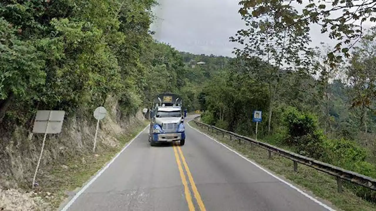 Hincha del Bucaramanga murió arrollado por una tractomula en Piedecuesta